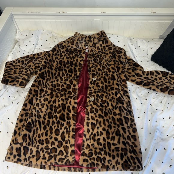 Sandova fuzzy cheetah print coat with satin inside - Picture 1 of 8